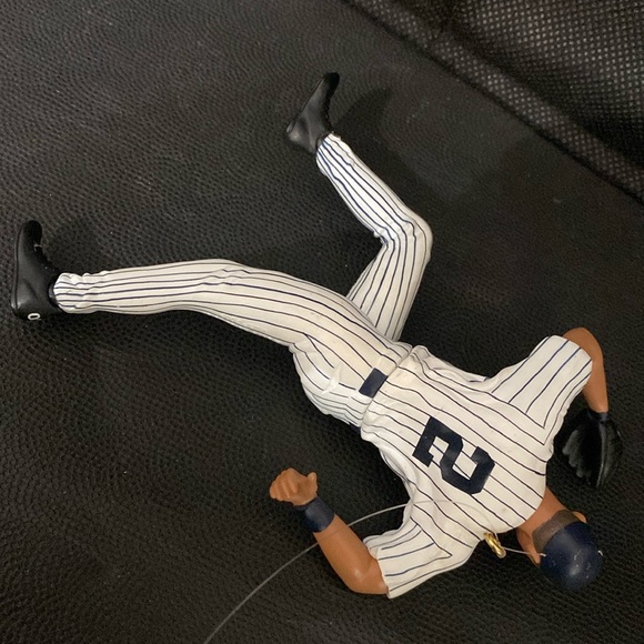 Derek Jeter 2002 Hallmark Keepsake Ornament - Picture 5 of 5